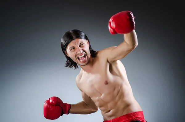 Lutador de artes marciais no treinamento — Fotografia de Stock