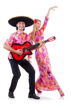 İspanyol çift gitar çalıyor ve dans ediyor.