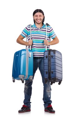 Genç adam beyaz bavullarla seyahat ediyor.