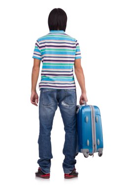 Genç adam beyaz bavullarla seyahat ediyor.