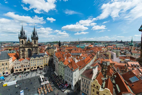 Parlak yaz gününde Prag manzarası — Stok fotoğraf