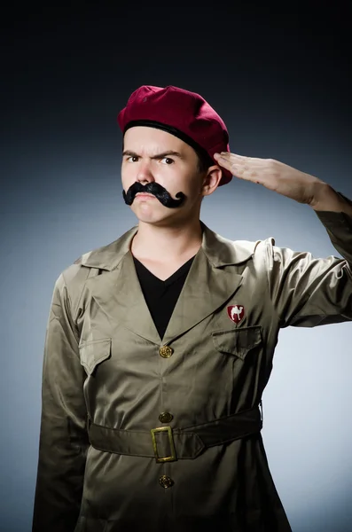 Soldat drôle dans le concept militaire — Photo