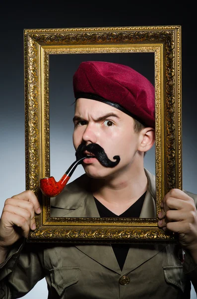 Soldat drôle dans le concept militaire — Photo