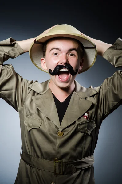 Hombre en sombrero de safari en concepto de caza —  Fotos de Stock