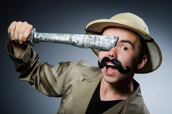 Hombre en sombrero de safari en concepto de caza — Foto de Stock