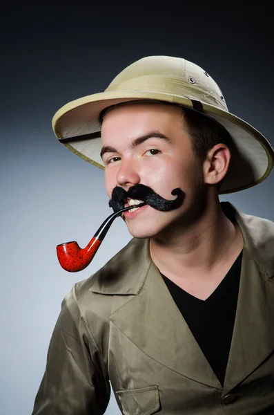 Hombre en sombrero de safari en concepto de caza —  Fotos de Stock