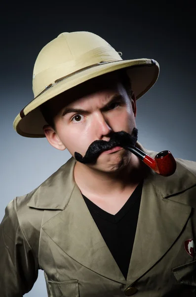 Hombre en sombrero de safari en concepto de caza —  Fotos de Stock