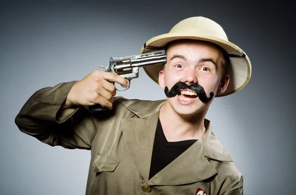 Hombre en sombrero de safari en concepto de caza —  Fotos de Stock