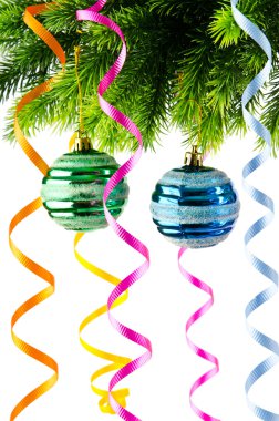 Noel süslemeleri beyazların üzerinde izole.