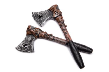 Beyaz arkaplanda balta izole edildi