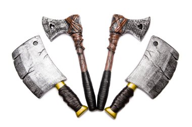 Beyaz arkaplanda balta izole edildi