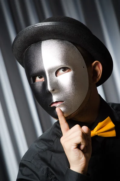 Αστεία ιδέα με θεατρική μάσκα — Φωτογραφία Αρχείου
