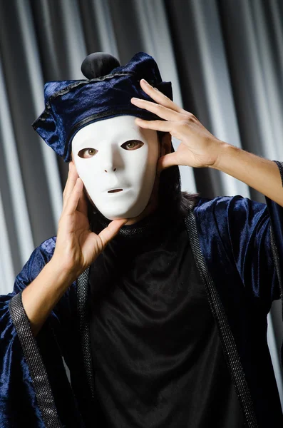 Concetto divertente con maschera teatrale — Foto Stock