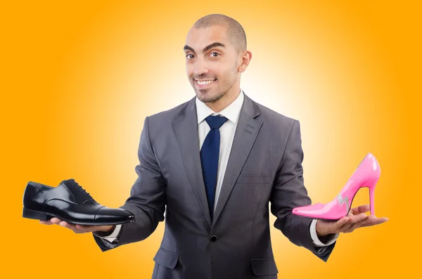 Man met keuze van schoenen — Stockfoto
