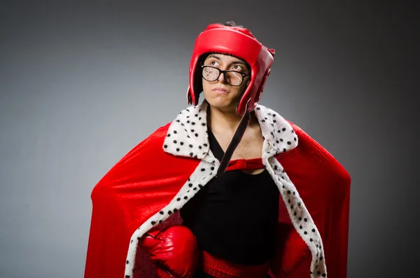 Boxeador divertido con guantes rojos — Foto de Stock