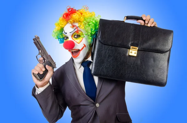 Geschäftsmann Clown mit Waffe — Stockfoto