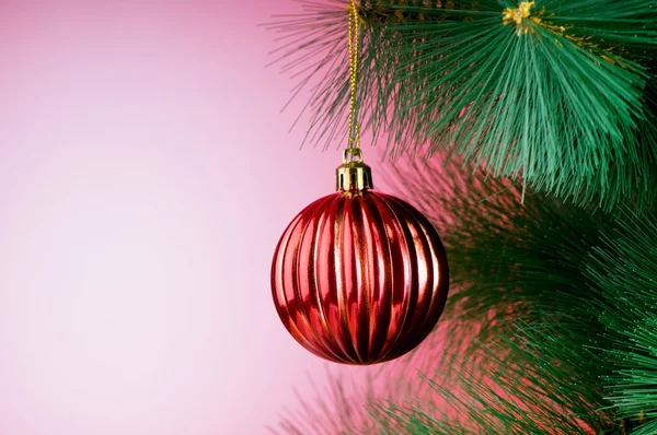 Noel süslemesi köknar ağacında — Stok fotoğraf
