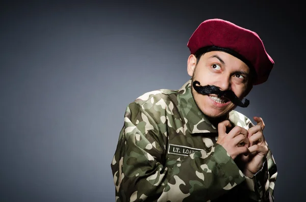 Soldat drôle dans le concept militaire — Photo