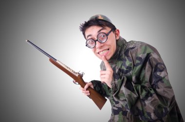 Beyazların arasında izole komik asker