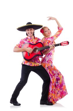 İspanyol çift gitar çalıyor ve dans ediyor.