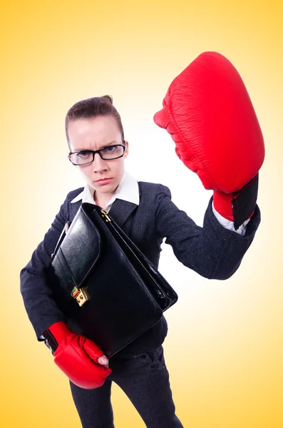 Mulher com luvas de boxe — Fotografia de Stock