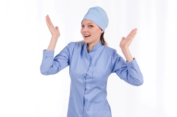 Mujer doctora mostrando algo — Foto de Stock