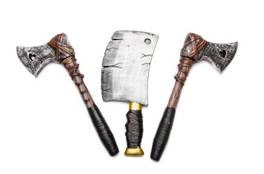 Beyaz arkaplanda balta izole edildi