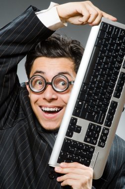 Bilgisayar geek bilgisayar klavye ile