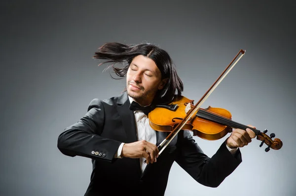 Muž houslista v hudebním pojetí — Stock fotografie