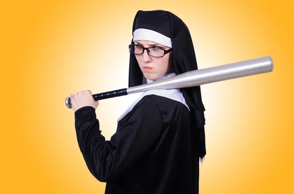 Nun with baseball bat — Stock Photo, Image