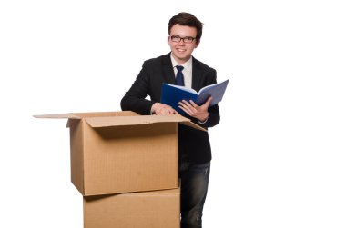 Kutusunun yakınında bulunan genç işadamı