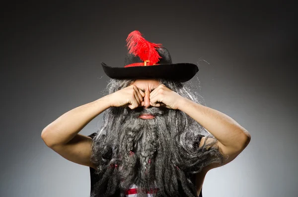 Pirata divertente con la barba lunga — Foto Stock