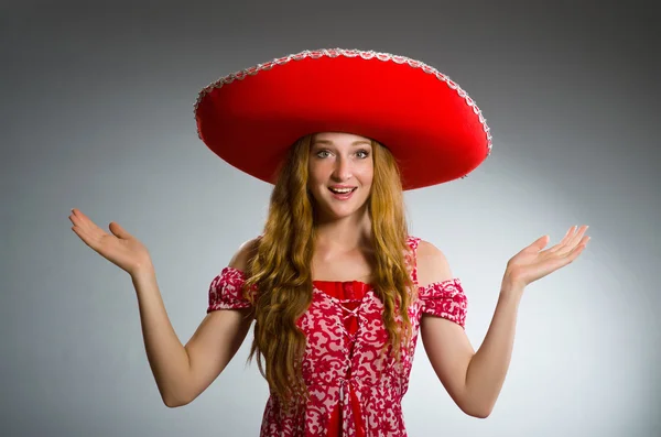 Mulher mexicana vestindo sombrero vermelho — Fotografia de Stock
