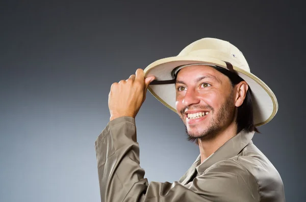 Lustiger Safari-Jäger vor Hintergrund — Stockfoto