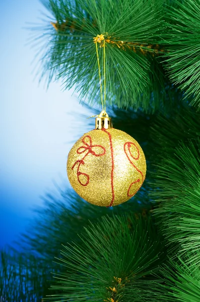 Decoración de Navidad en el abeto — Foto de Stock