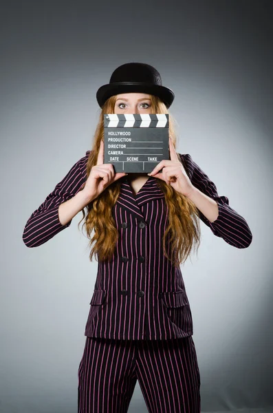 Junge Frau im Filmkonzept — Stockfoto