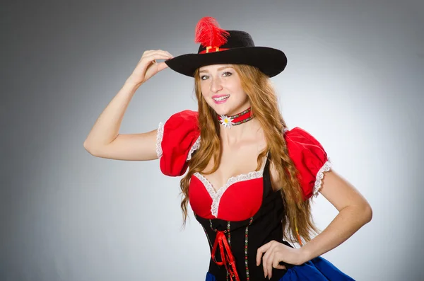 Mulher pirata usando chapéu e traje — Fotografia de Stock