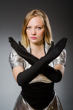 Fütürist konseptte teknisyen kadın