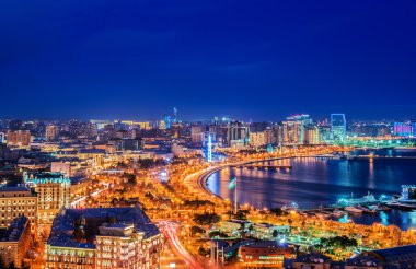 Bakü'nün gece görünümü
