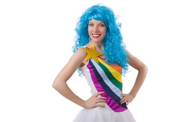 Renkli peruklu kadın beyaz tenli