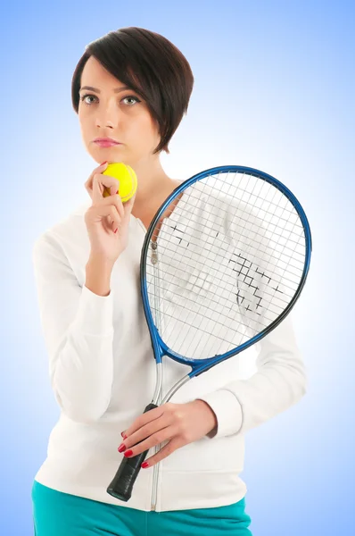 Chica joven con raqueta de tenis y bal — Foto de Stock