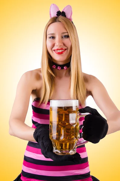 Young waitress with beer — Stock Photo, Image