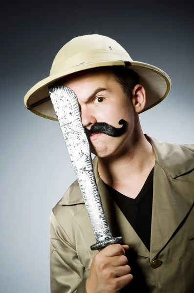 Hombre en sombrero de safari en concepto de caza — Foto de Stock