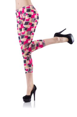 Beyaz arka planda izole kadın bacakları