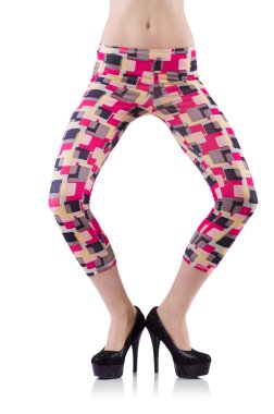 Beyaz arka planda izole kadın bacakları