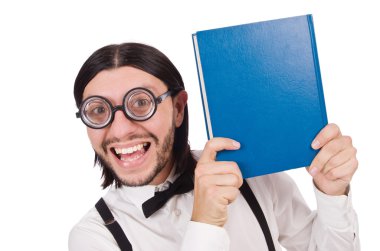 Kitapları beyaza saklanmış komik bir öğrenci.