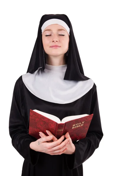 Jonge non met bijbel geïsoleerd op wit — Stockfoto