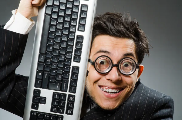 Geek ordenador con teclado de ordenador — Foto de Stock