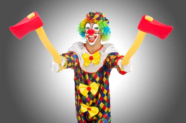 Clown med yxa — Stockfoto