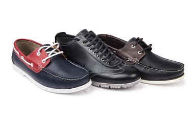 Erkek ayakkabıları beyazda izole edilmiş.